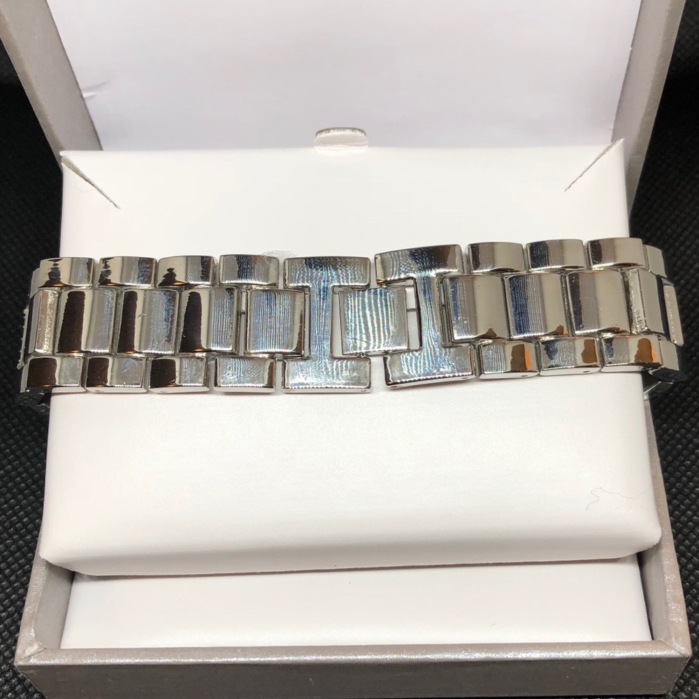 KRYSTAL | Pave Bracelet Watch - Picture 4 of 7